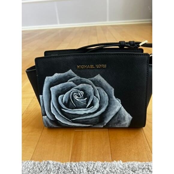 NWOT Michael Kors small black handbag w outer case black w gray rose design - Picture 4 of 9